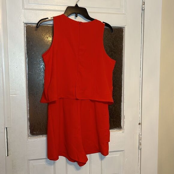 NWT Dokotoo Women’s Bright Elegant Red Short Tiered Flowy Romper Size Medium - Picture 7 of 7